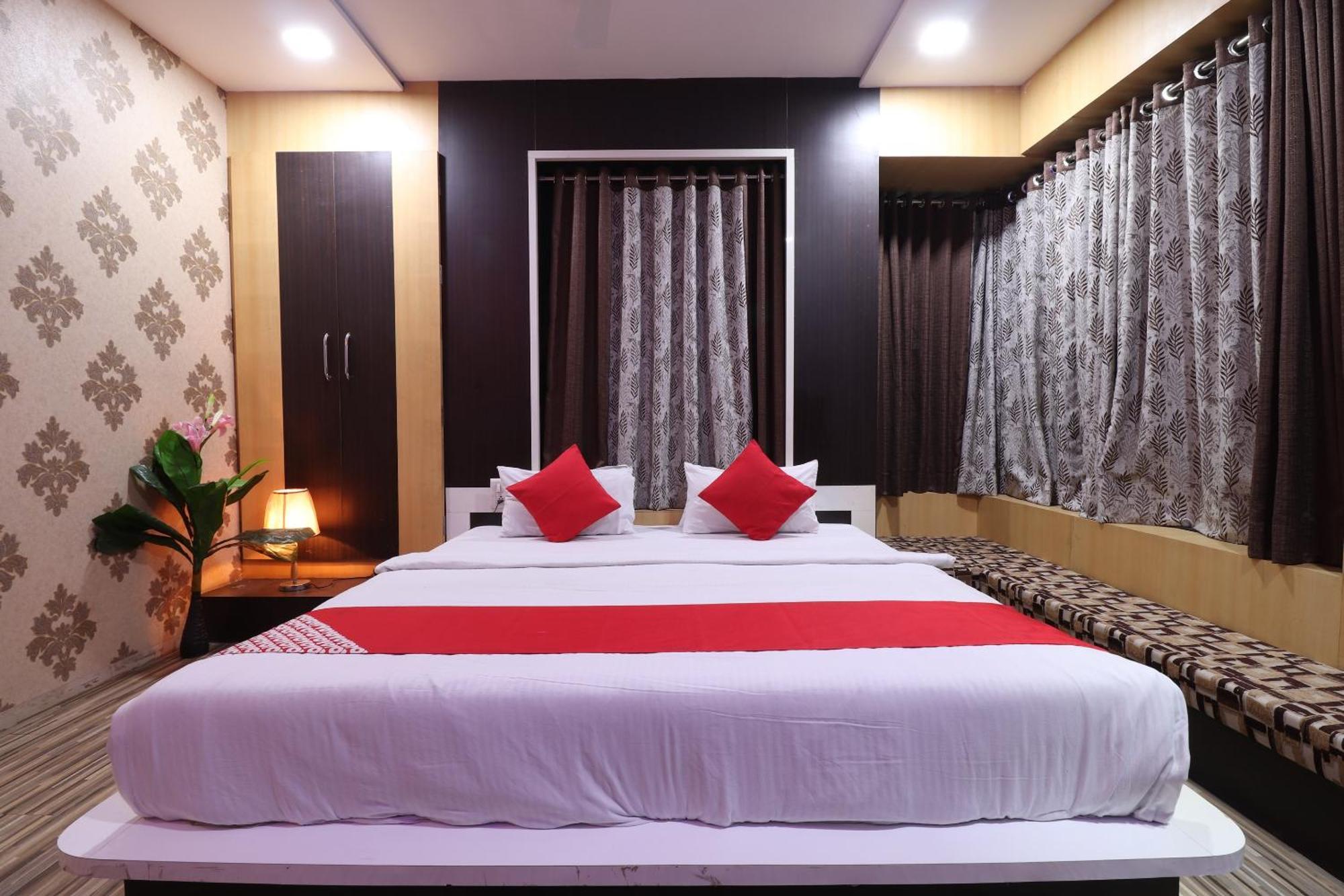 Hotel O Shri Sai Niwara Lodge Dhule Экстерьер фото